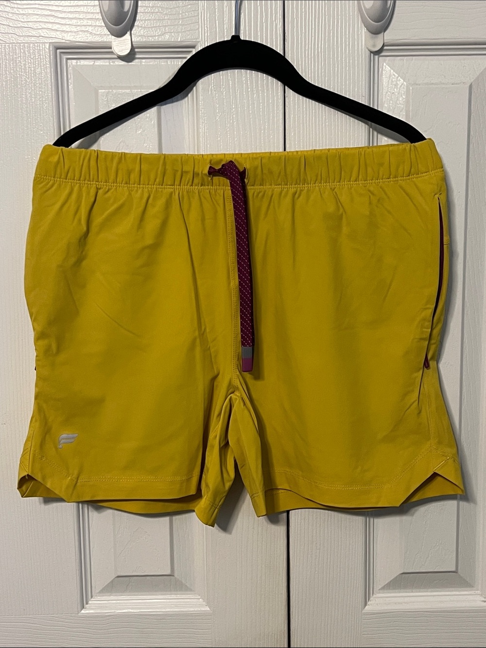 EUC Fabletics Men's Dark/Golden Yellow The One Shorts 5 Inch Unlined Size XS